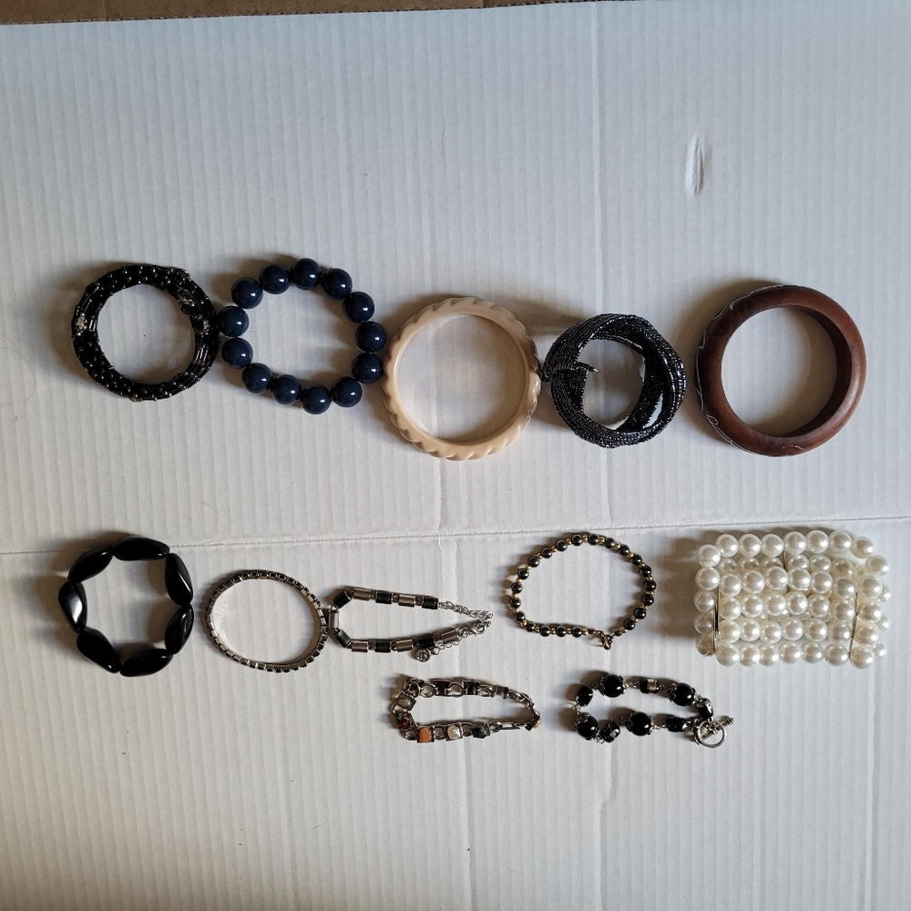 Bracelets mixed lot vintage modern costume jewelry faux pearls plastic beads